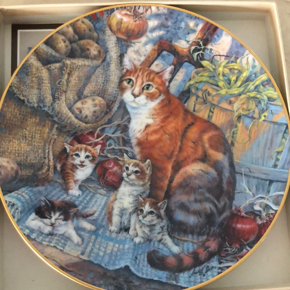 Lowell Davis. collector plate. Schmid collection